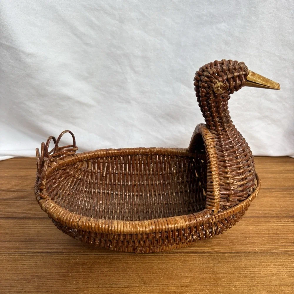 Vintage Wicker Duck Shaped Basket Handwoven Rattan Decorative Tray 8